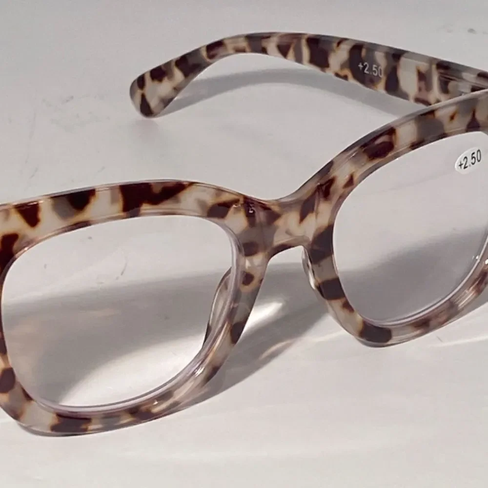 1143 Mona Reading Glasses 2.50 Sq Eyeglasses Pink and Black Tortoise Frames NWT